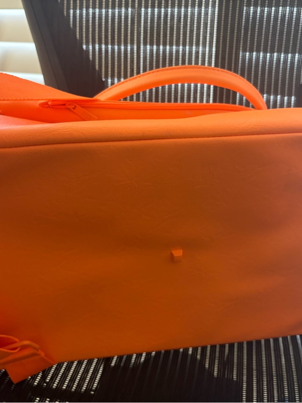 BÉIS Weekender Bag in Creamsicle - Picture 5 of 8